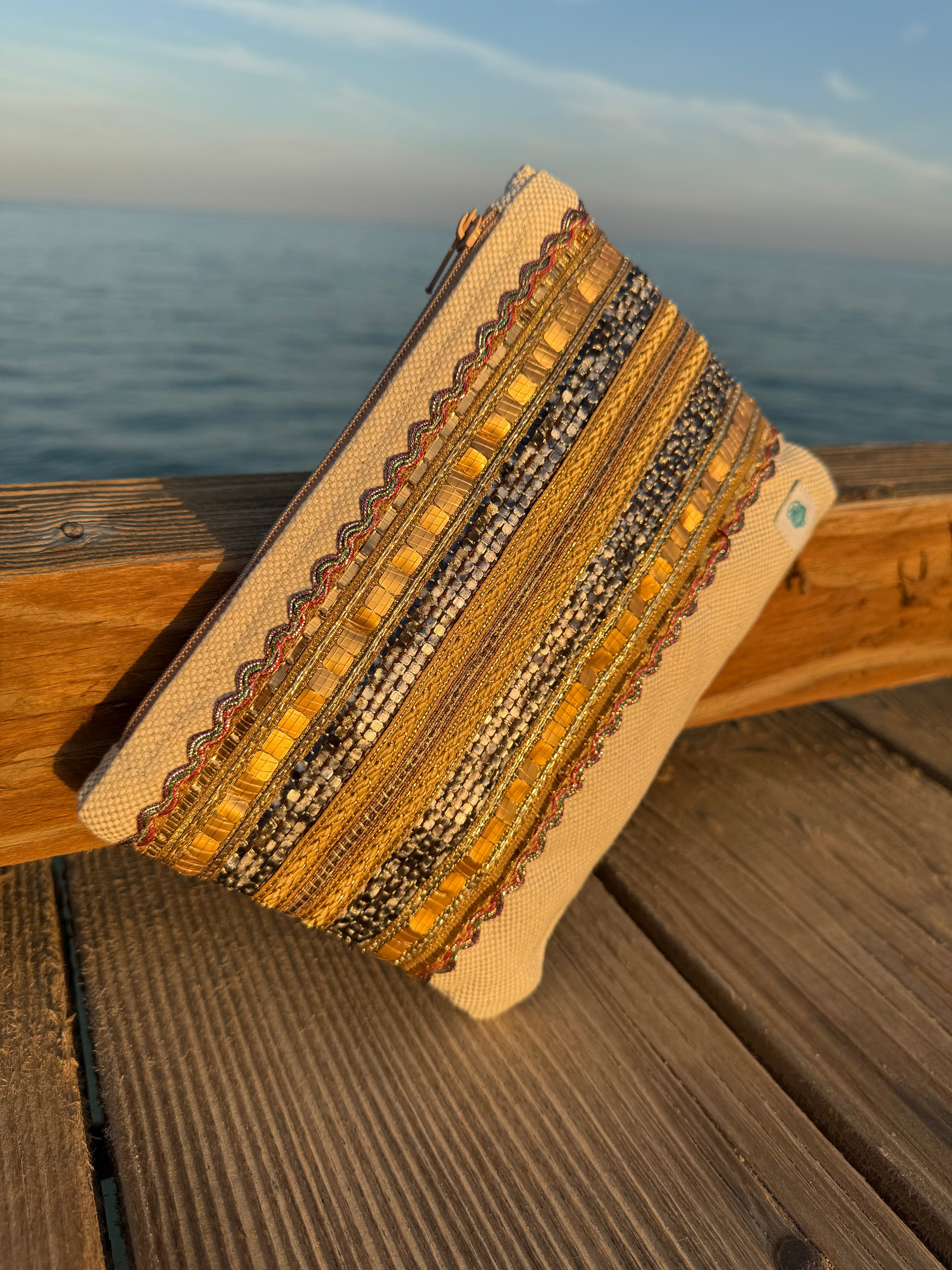 skaraBe Statement Clutch - Modell Golden Basalt