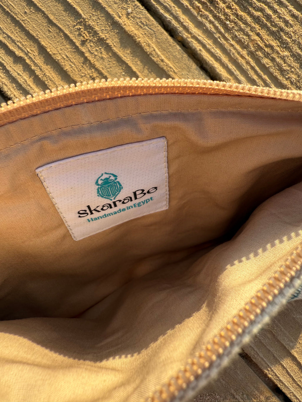 skaraBe Statement Clutch - Modell Golden Basalt